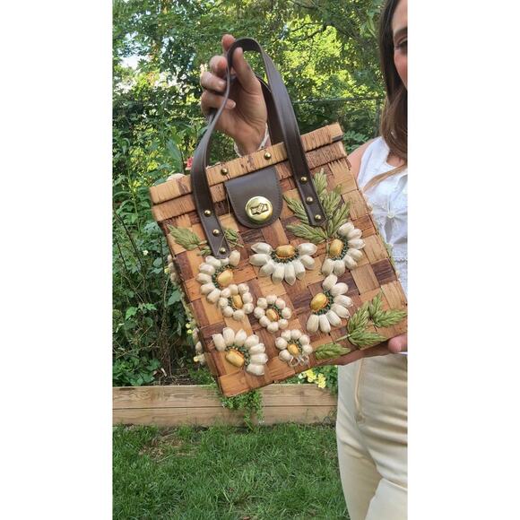 Vintage Woven Daisy Basket Bag — Sunday Honey Archive - Picture 3 of 6